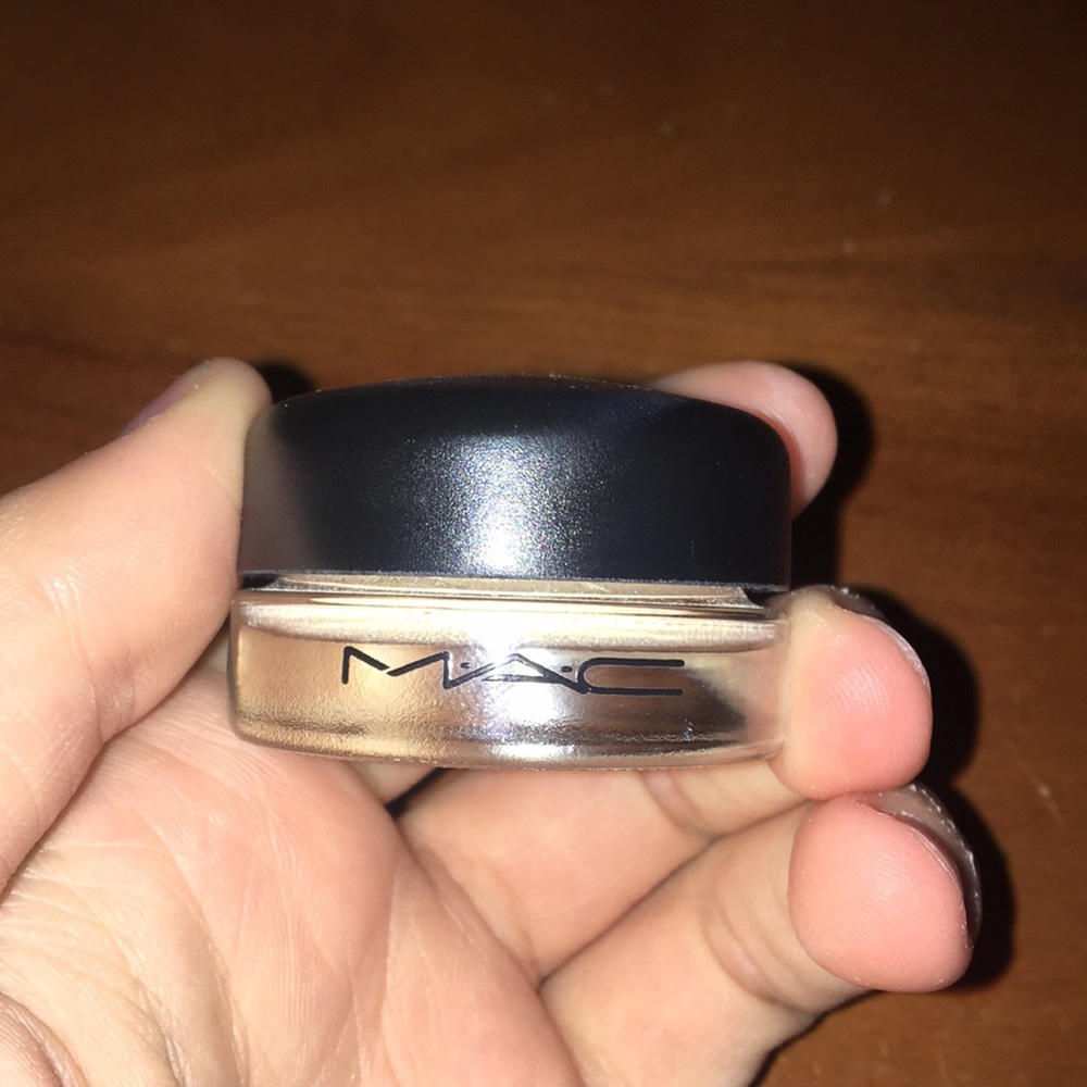 MAC paint pot